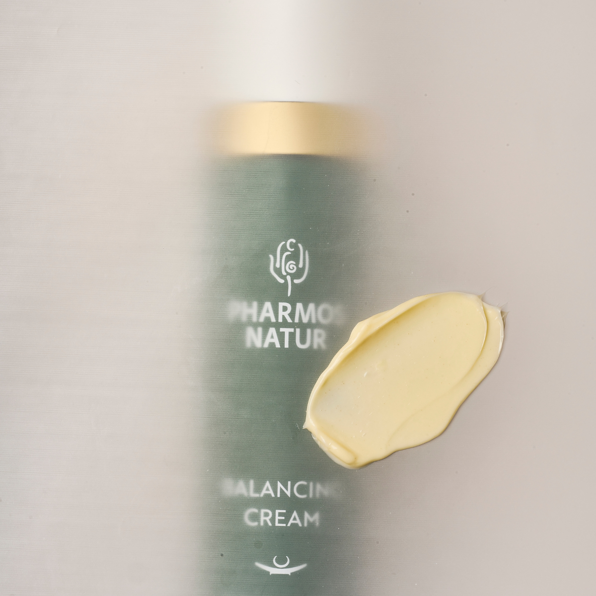 Textur Feuchtigkeitsspendende Gesichtscreme mit Bio Aloe Vera für natürliche Hautbalance.