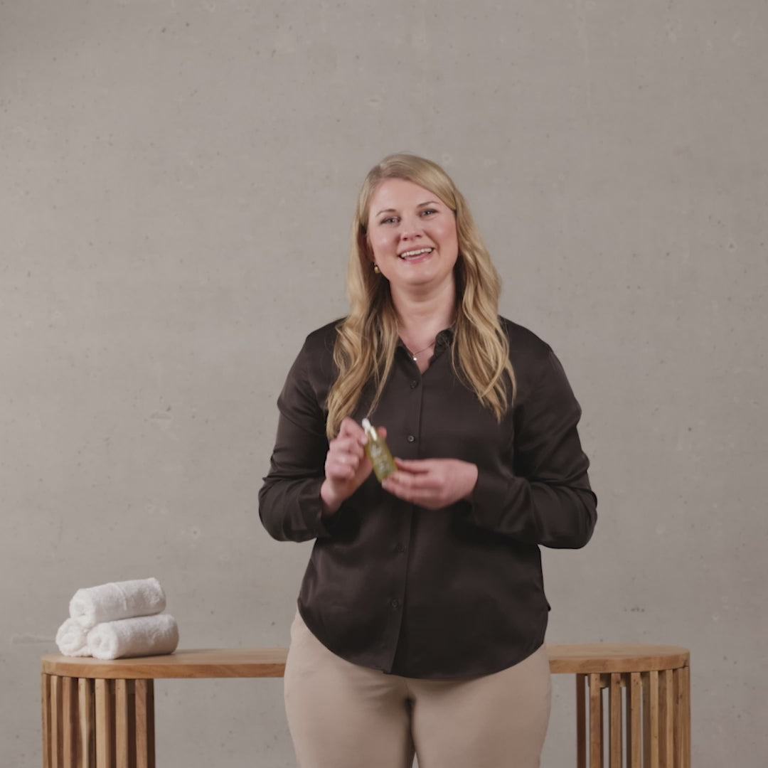 Videoerklärung zu Harmonizing Oil durch Cathrin Lorenscheit Schulungsleitung Pharmos Natur Academy