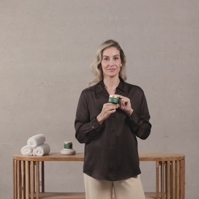 Erklärvideo zu Nourishing Rose Cream durch Bernadette Dalio international Trainer bei Pharmos Natur