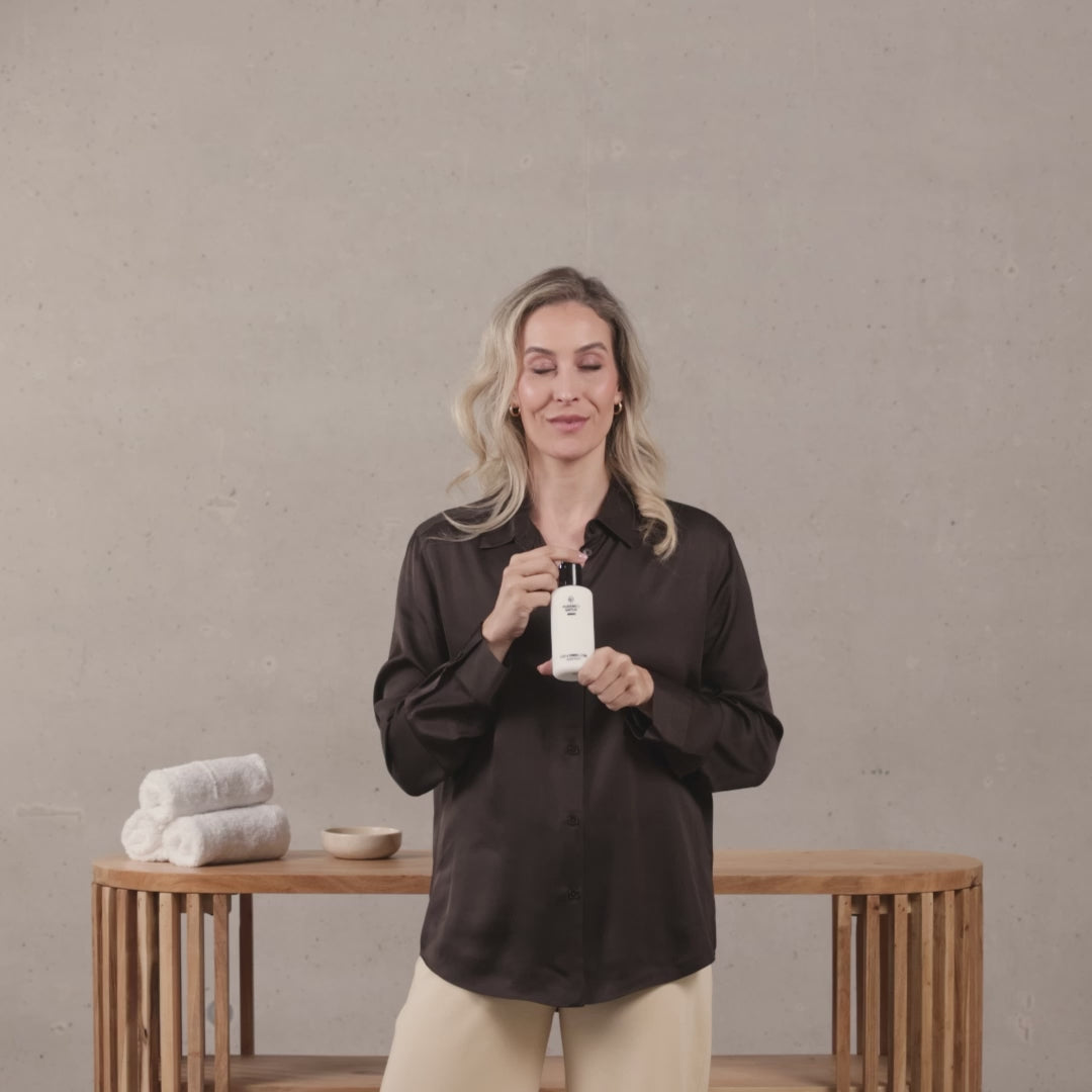 Erklärungsvideo Body Lotion Männerserie Nature of Men durch Bernadette Dalio International Trainer bei Pharmos Natur